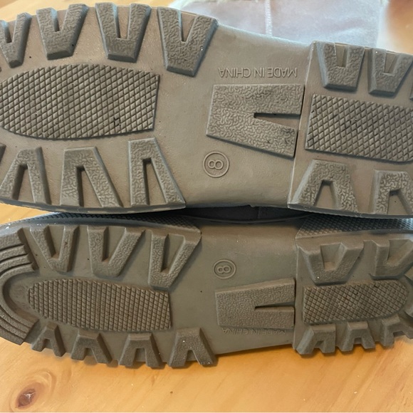 Like new, rampage, fur lined, Ugg looking boot. Wear tall or folded down. Size 8 - Picture 6 of 8